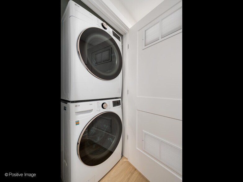 Building Photo - 1631 N Lawndale Ave