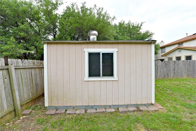 Building Photo - 1002 Dover Pass