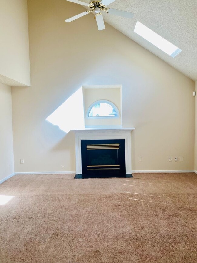 Building Photo - Beautiful and Spacious 3bdrm/2.5bth Home Conveniently Located in Chesterfield County!!