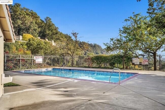 Building Photo - 21 Ironwood