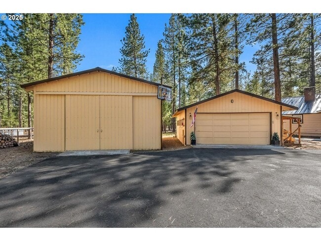 Building Photo - Charming Historic 2 Bed Home + Bonus Room ...