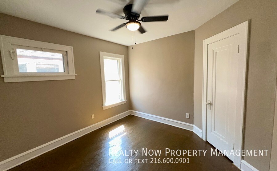 Building Photo - 949 Helmsdale Rd