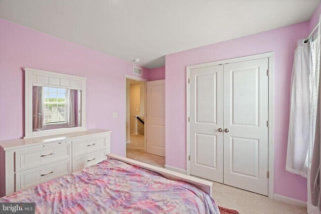 Building Photo - 35418 River Bend Dr