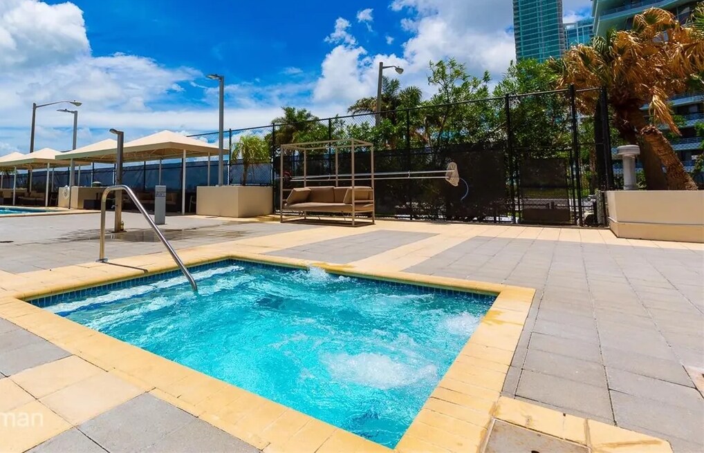 Hot Tub with jets - 600 NE 36th St