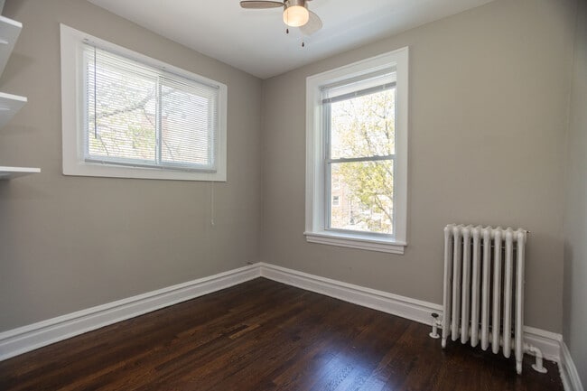 Building Photo - 2037 W Estes Ave