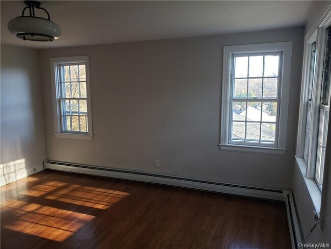 Building Photo - 18 Reservoir Rd