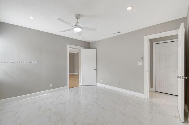 Building Photo - 320 NW 51st Ct