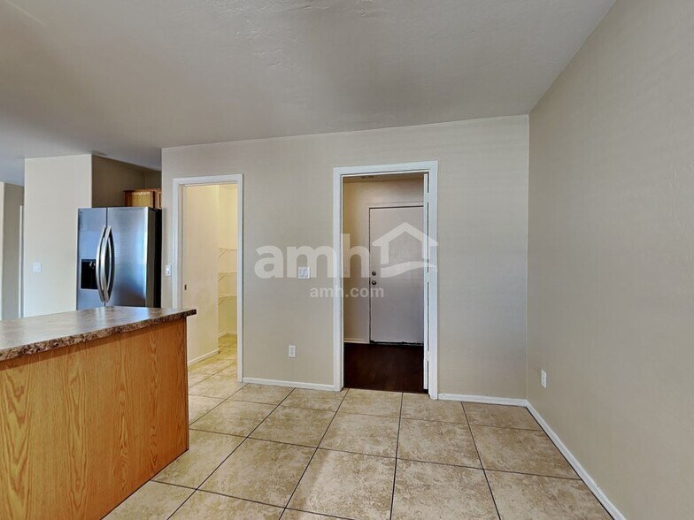 Building Photo - 3250 W Jessica Ln