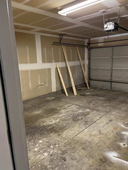 Building Photo - 224 Dormont Dr NE