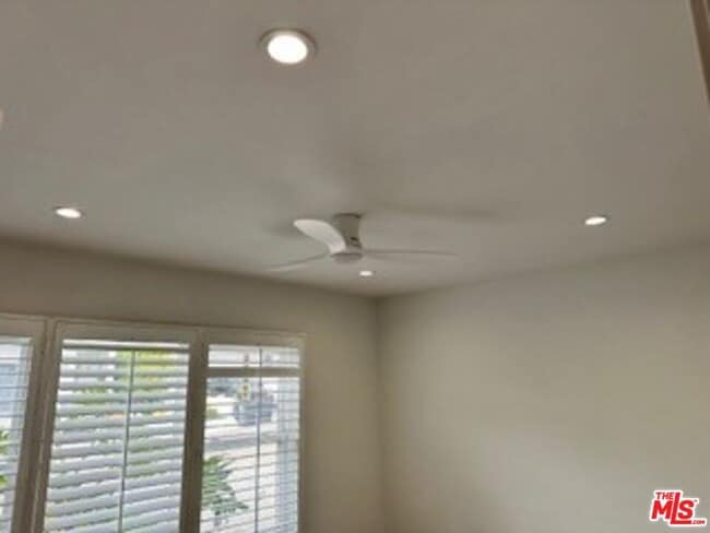 Building Photo - 620 25th St