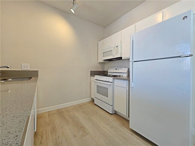 Building Photo - 4960 Harrison Dr