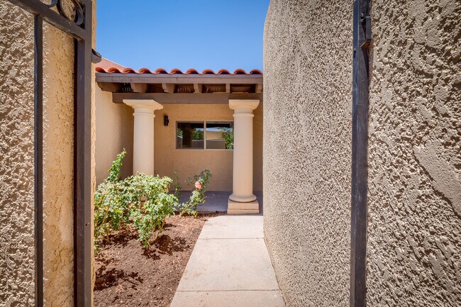 Walkthrough Gate to Front Courtyard - 5319 E Beverly Fair Dr