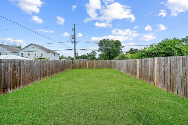 Building Photo - 9018 Everglade Dr