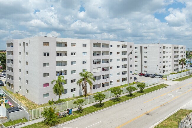 6060-6130 W 21st Ct - Valencia Towers