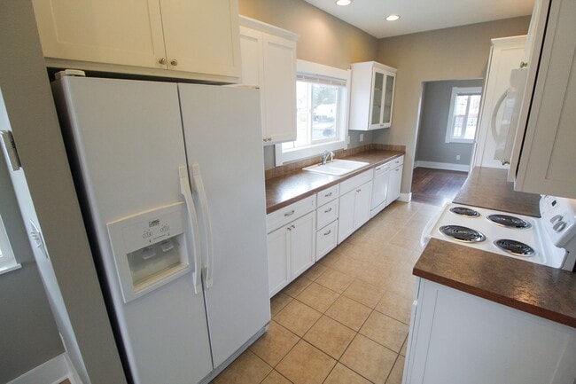 Building Photo - 2108 W Montgomery Ave