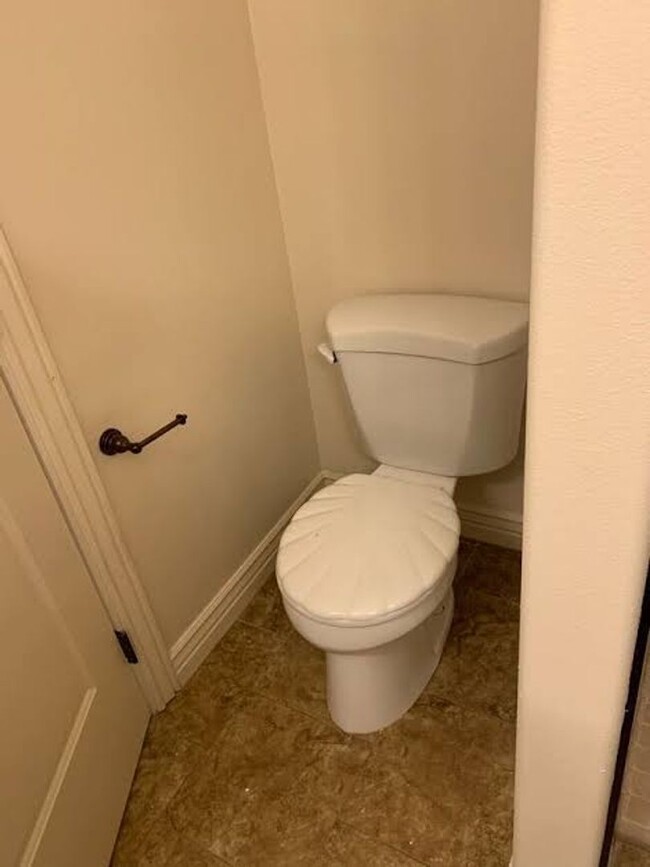 Building Photo - 3 Bed 2.5 Bath ROCK CREEK TOWNHOME in Rexb...