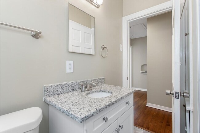 Building Photo - 5829 E Mockingbird Ln