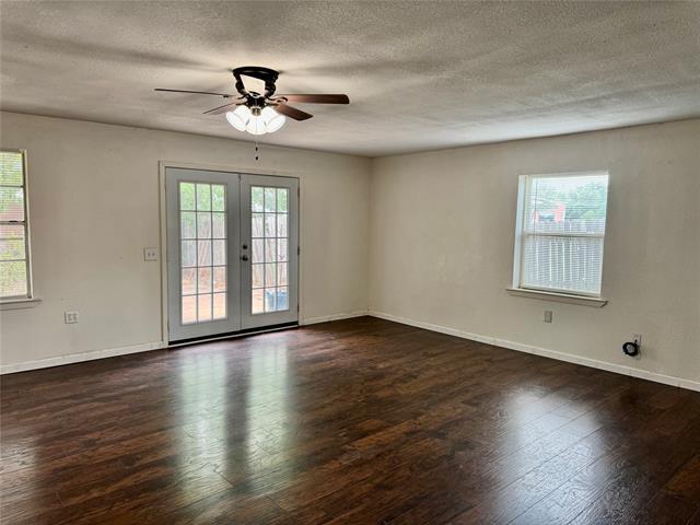 Building Photo - 611 Crestview Dr