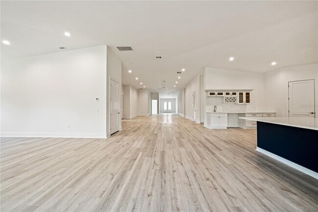 Building Photo - 1033 Hammock Cir