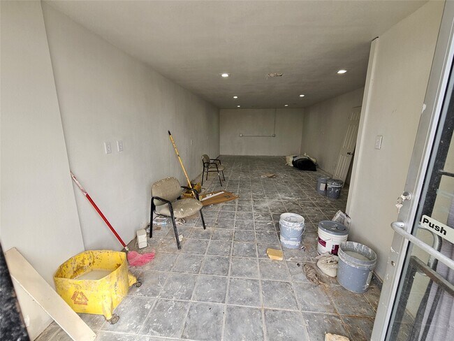 Building Photo - 2116 Lockwood Dr