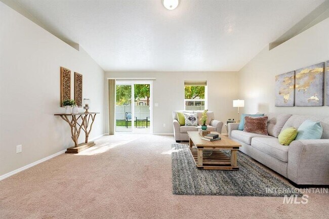 Building Photo - Beautiful, 3 Bed 2 Bath Home Featuring a 3 Car Garage with EV Charging Station!!