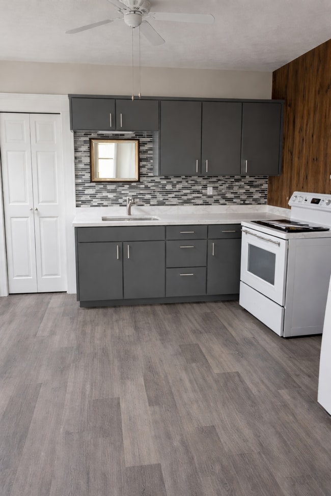 Building Photo - 152 Main St