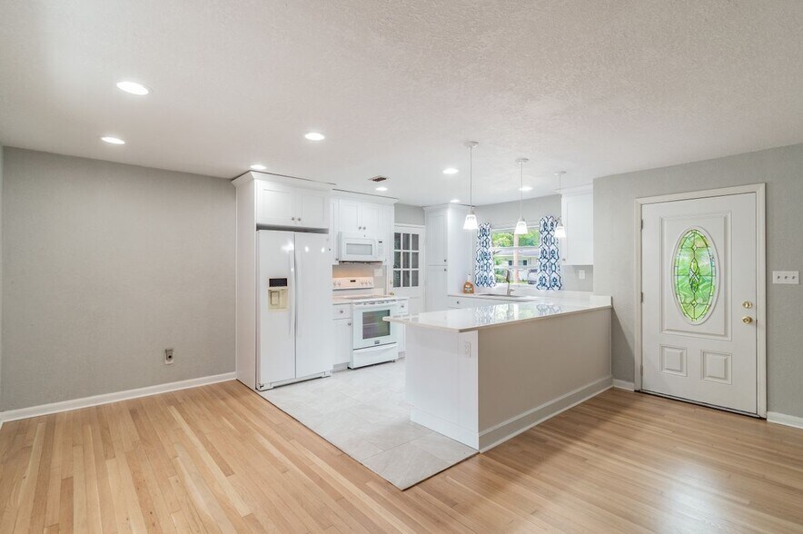 Building Photo - 4511 S Cameron Ave