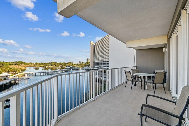 Building Photo - 9800 S Thomas Dr