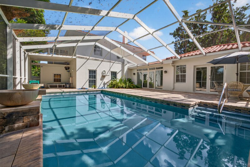 Building Photo - 737 19th Ave N