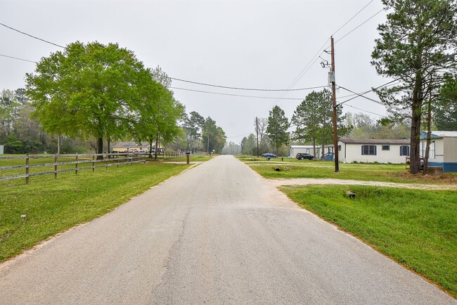 Building Photo - Be part of this cozy community at Roy Harris Loop