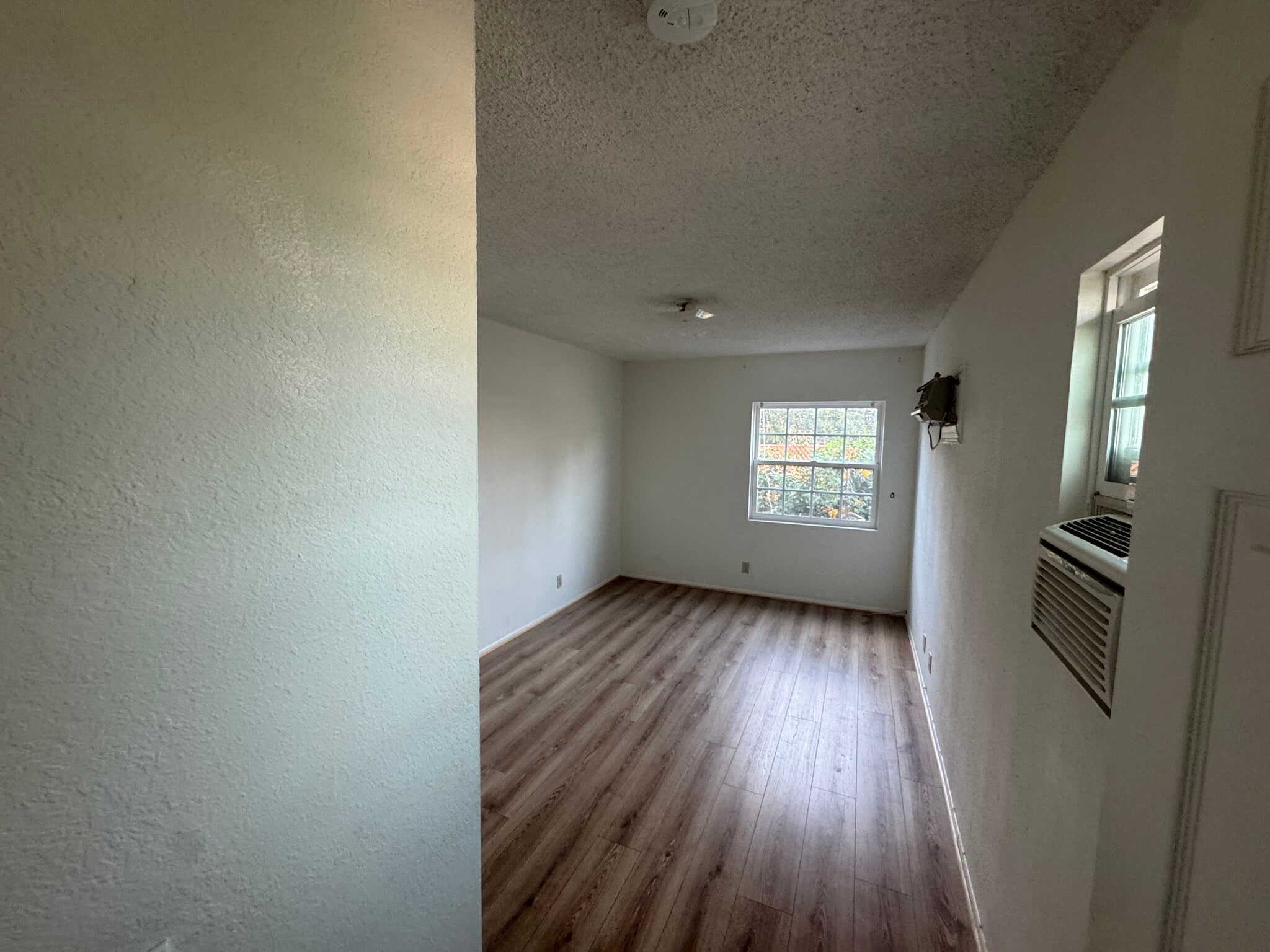 Building Photo - 6704 Nagle Ave