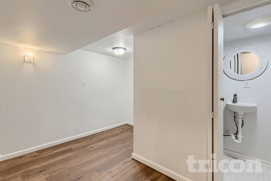 Building Photo - 6921 Russell Ave S