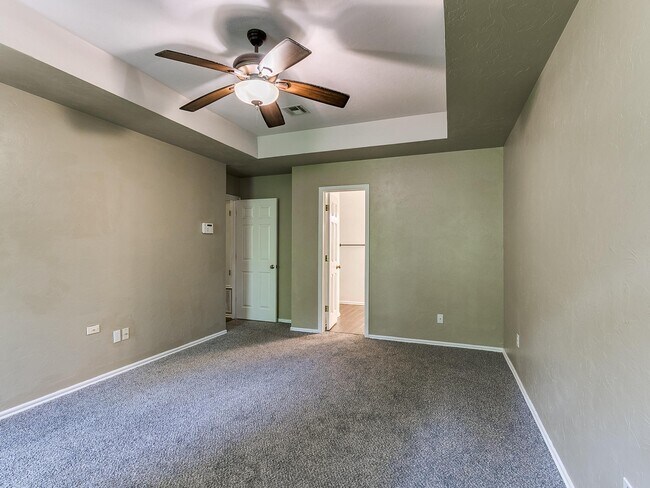 Building Photo - 1815 Chelsea Dr