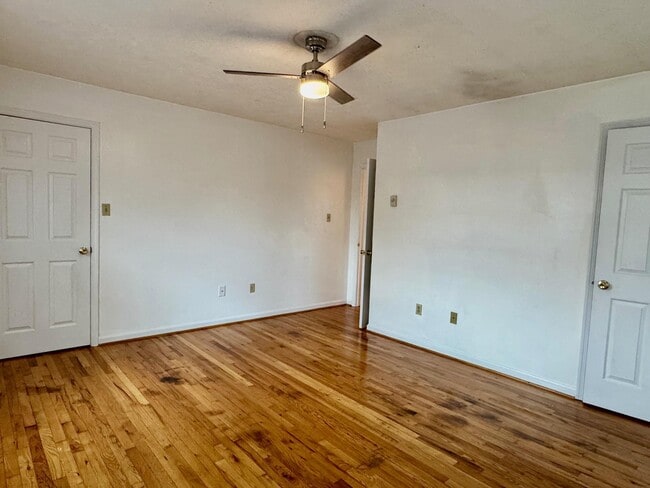 Building Photo - 236 Nottoway Dr