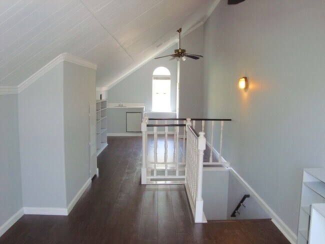 Building Photo - STUNNING TOWNHOME 2 BED 2.5 BATH 2 CAR GARAGE NORTH PARK/HILLCRES