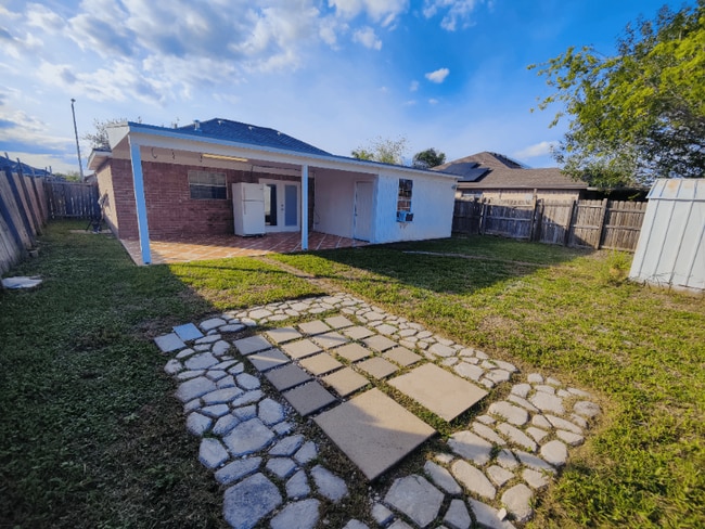 Building Photo - 2803 Pompeii St