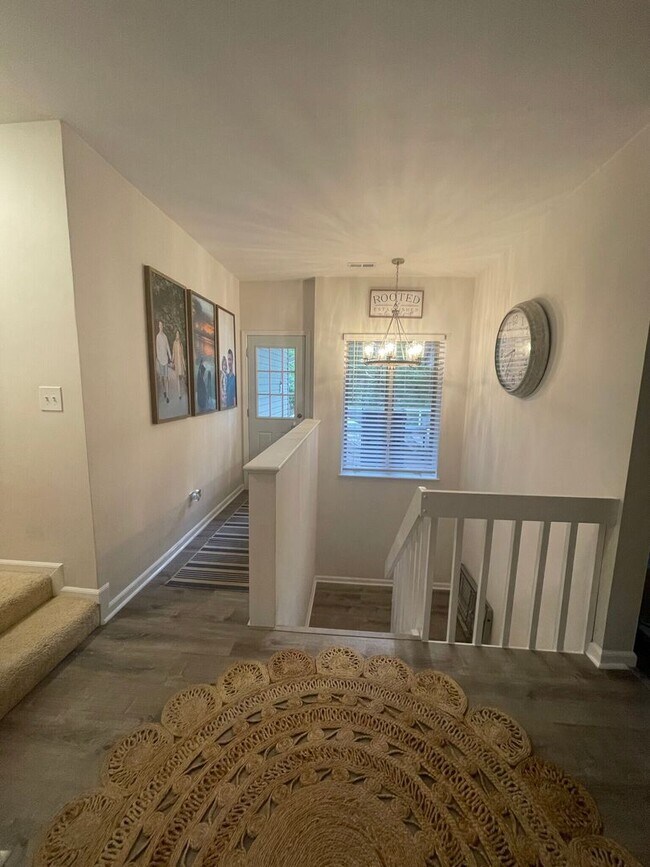 Building Photo - Beautiful Waterfront home with private dock