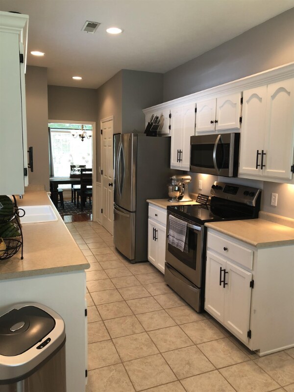 Building Photo - 211 Lakeside Park Dr
