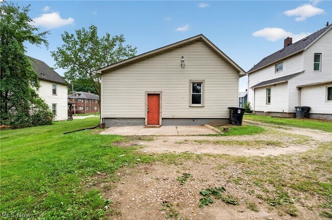 Building Photo - 517 Brown St