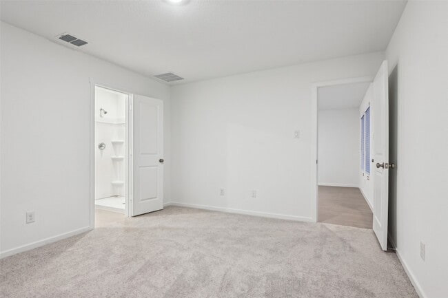 Building Photo - 723 Ponderosa Ln