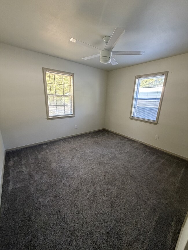 Building Photo - 116 Fern Dr