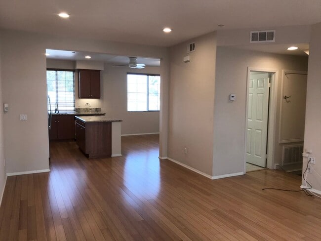 Building Photo - Located in the very popular northwest area...