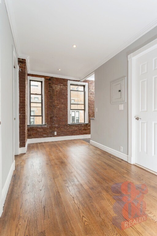 Building Photo - 416 E 13th St