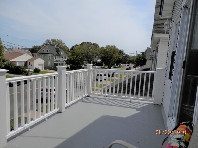 Building Photo - 613 Brinley Ave