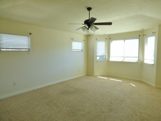 Building Photo - 15443 Falcon Ridge Dr