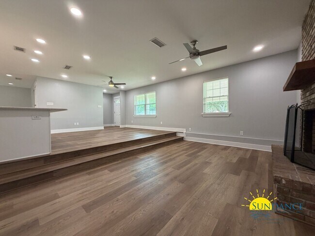 Building Photo - Lovely 3 Bedroom Home in Fort Walton Beach!