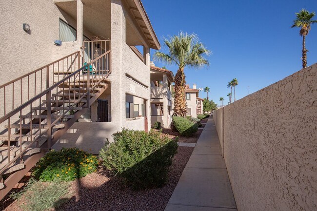 Building Photo - 737 Rock Springs Dr