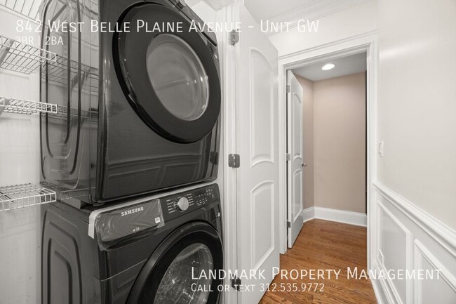Building Photo - 842 W Belle Plaine Ave