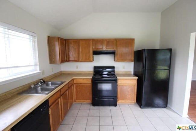 Building Photo - 2305 Woodlands Dr