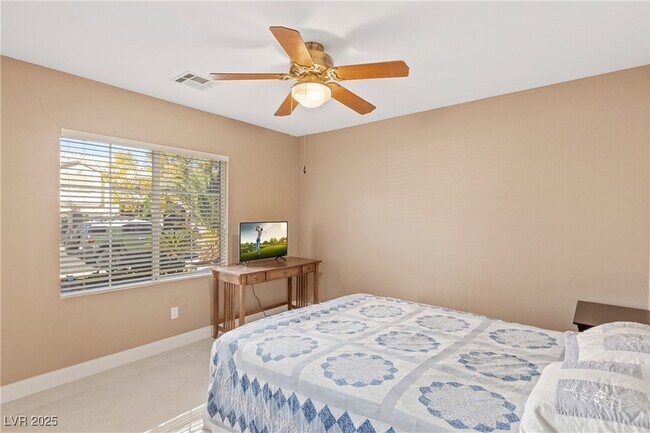 Building Photo - 2555 Sundew Ave